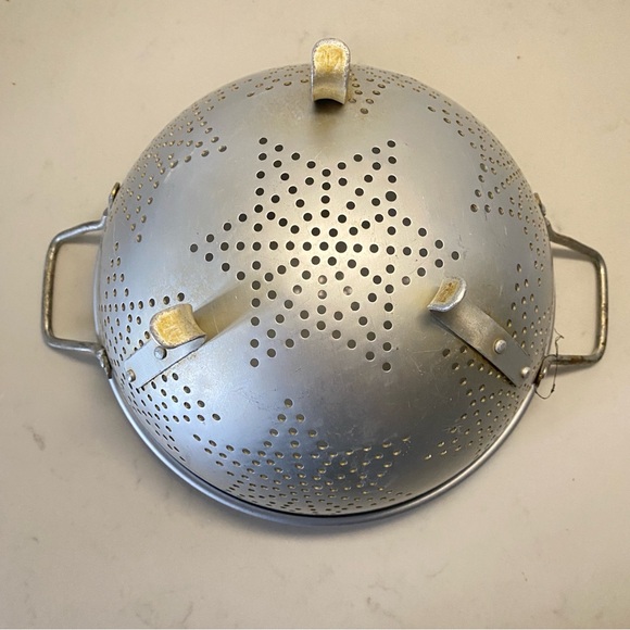 Mirro Aluminum Colander with Star Design - Picture 2 of 9